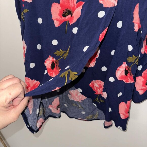 EUC Piphany navy floral blouse with tulip hem in back, size Small - Picture 2 of 4